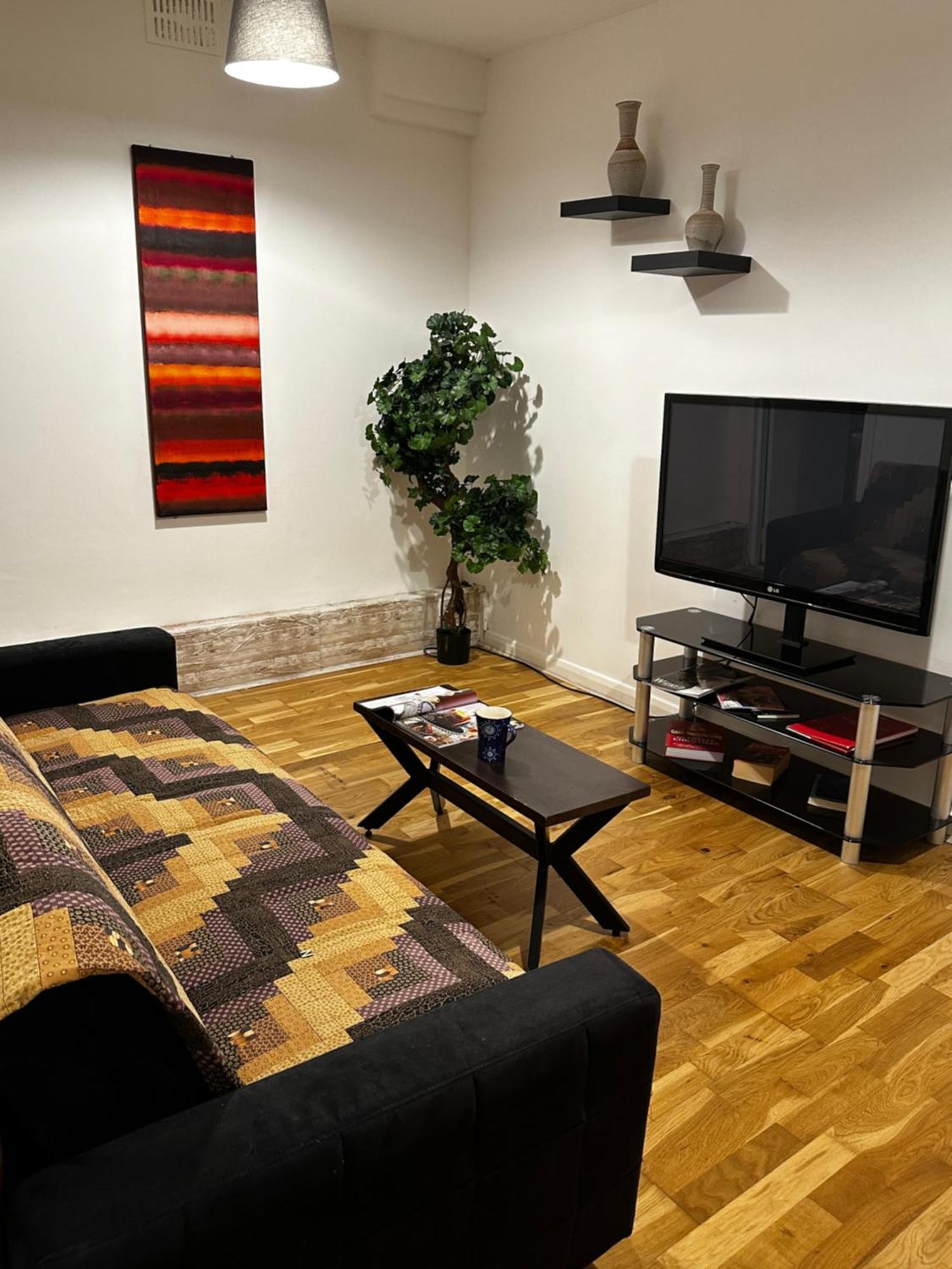 Charming 1-Bedroom Apartment Southfields, Londra Exterior foto