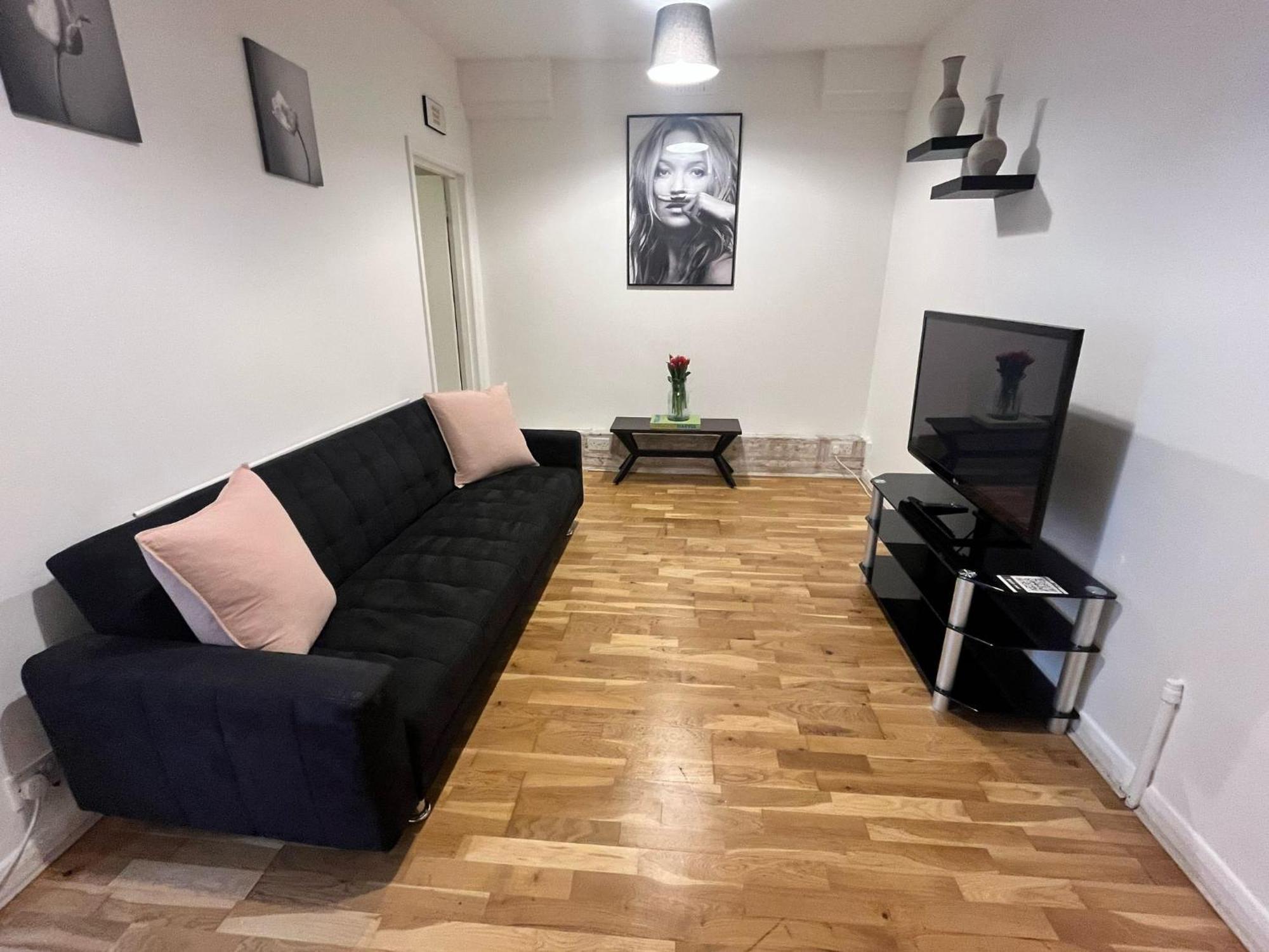 Charming 1-Bedroom Apartment Southfields, Londra Exterior foto
